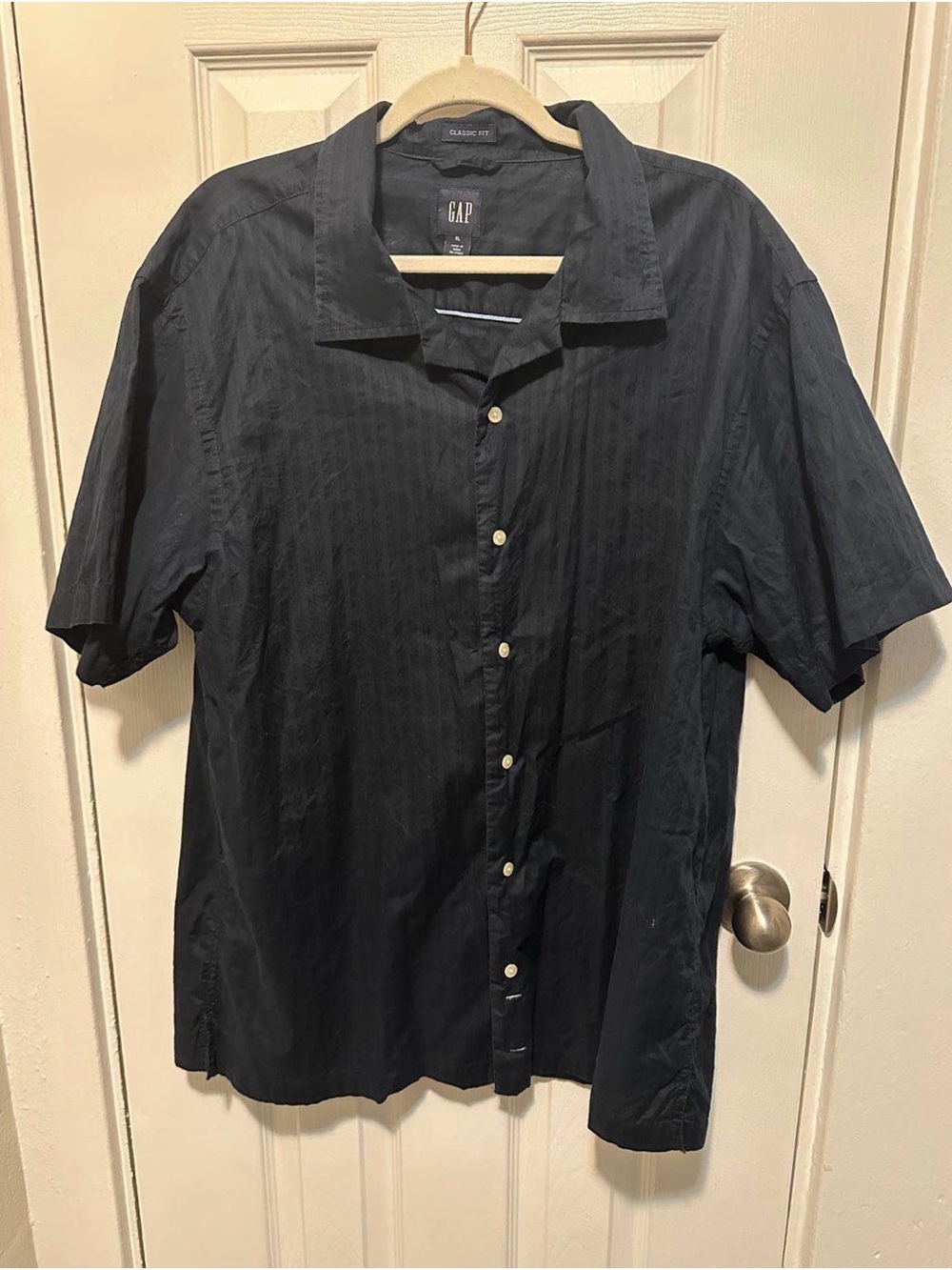 GAP Men’s XL Black Short Sleeve Button-Down Shirt